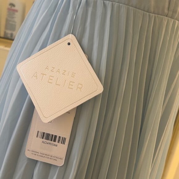 Gorgeous light blue Evening Gown Size 4 - Picture 5 of 5